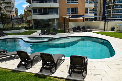 Zenith Ocean Front Apartments - Surfers Paradise Gold Coast 8