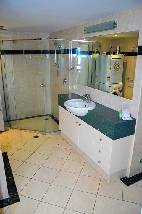 Zenith Ocean Front Apartments - Surfers Paradise Gold Coast 17