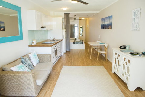 Amaroo At Trinity - Surfers Paradise Gold Coast 23