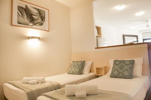 Amaroo At Trinity - Surfers Paradise Gold Coast 27