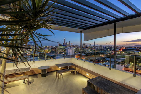 Code Apartments - Surfers Paradise Gold Coast 2