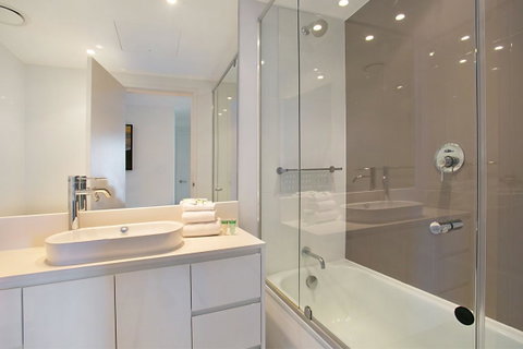 Number 1 H Residences - WiFi, Parking & More By Gold Coast Holidays - Surfers Paradise Gold Coast 3