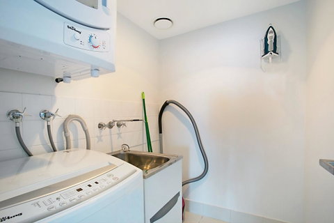Number 1 H Residences - WiFi, Parking & More By Gold Coast Holidays - Surfers Paradise Gold Coast 1