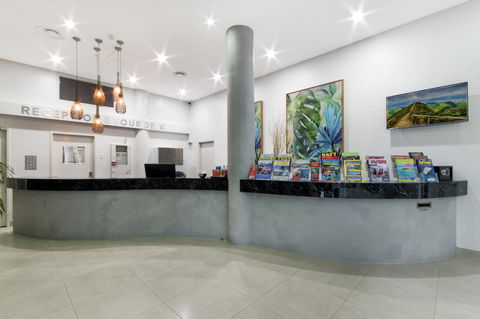 Sunshine Tower Hotel - Surfers Paradise Gold Coast 24