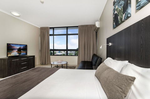 Sunshine Tower Hotel - Surfers Paradise Gold Coast 9