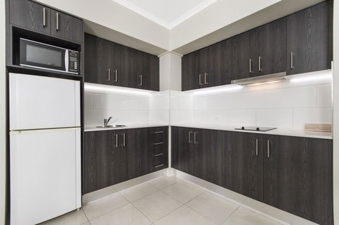 Sunshine Tower Hotel - Surfers Paradise Gold Coast 21