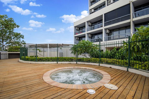 Sunshine Tower Hotel - Surfers Paradise Gold Coast 13