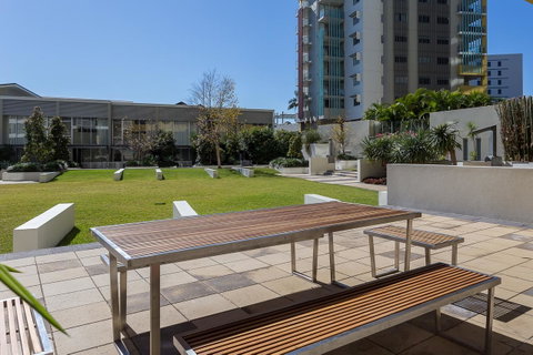Oxygen Apartments - Surfers Paradise Gold Coast 18