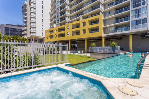Oxygen Apartments - Surfers Paradise Gold Coast 8