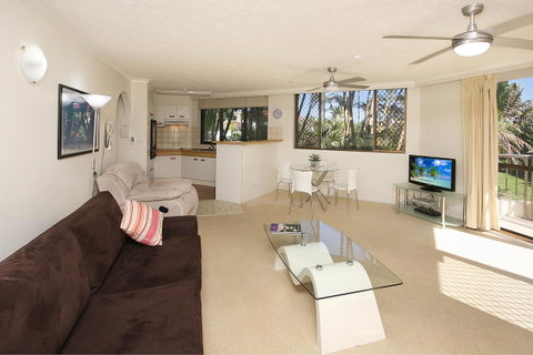 Spindrift On The Beach - Absolute Beachfront - Surfers Paradise Gold Coast 19