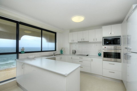 Spindrift On The Beach - Absolute Beachfront - Surfers Paradise Gold Coast 30