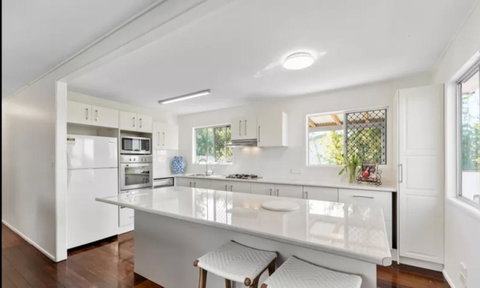 Highland House - Surfers Paradise Gold Coast 11