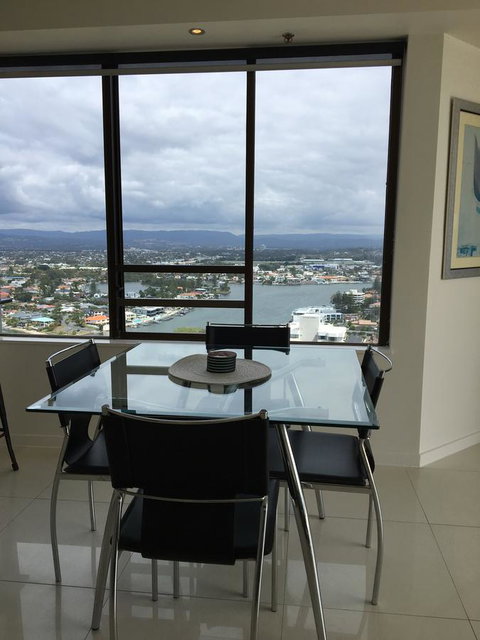 Surfers Century Oceanside Apartments - Surfers Paradise Gold Coast 21