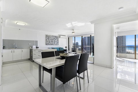 Surfers Century Oceanside Apartments - Surfers Paradise Gold Coast 1