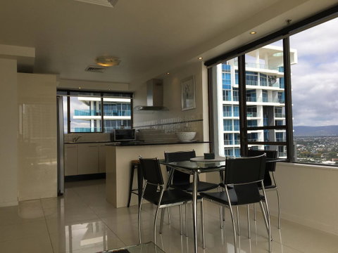 Surfers Century Oceanside Apartments - Surfers Paradise Gold Coast 24