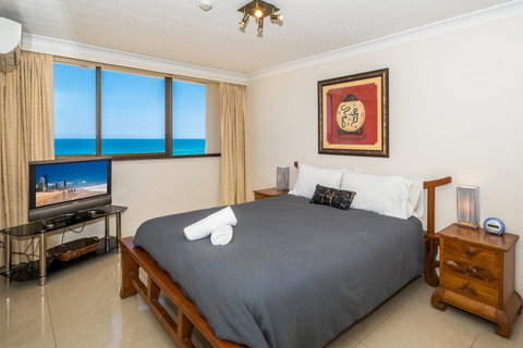 Breakers North Absolute Beachfront Apartments - Official - Surfers Paradise Gold Coast 21