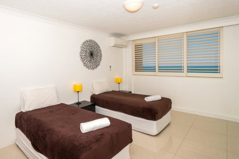 Breakers North Absolute Beachfront Apartments - Official - Surfers Paradise Gold Coast 26