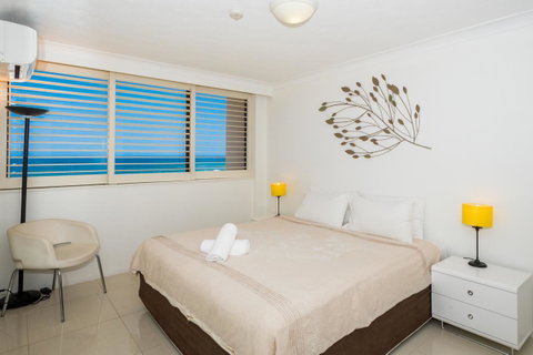 Breakers North Absolute Beachfront Apartments - Official - Surfers Paradise Gold Coast 27