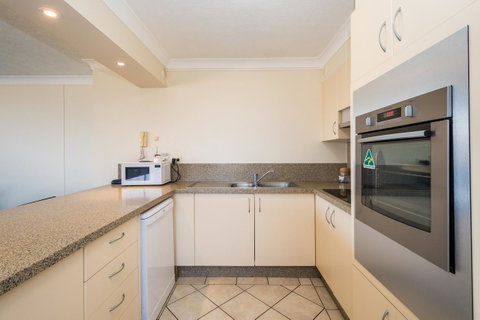 Breakers North Absolute Beachfront Apartments - Official - Surfers Paradise Gold Coast 18