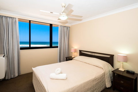 Breakers North Absolute Beachfront Apartments - Official - Surfers Paradise Gold Coast 8