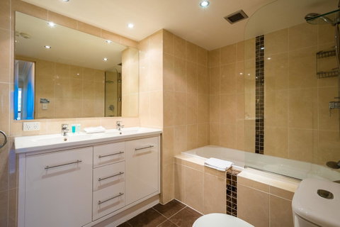 Breakers North Absolute Beachfront Apartments - Official - Surfers Paradise Gold Coast 36