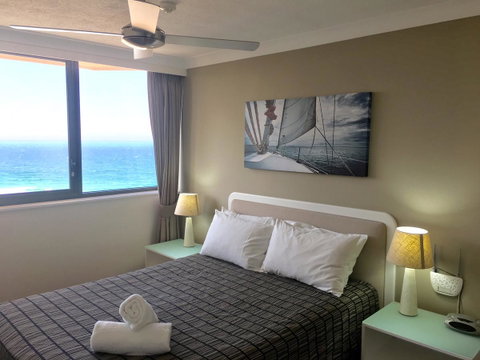 Breakers North Absolute Beachfront Apartments - Official - Surfers Paradise Gold Coast 6