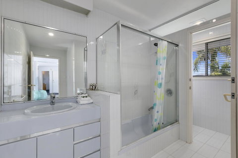 Havana Blue - Large 4 Bedroom Family Home - Surfers Paradise Gold Coast 21