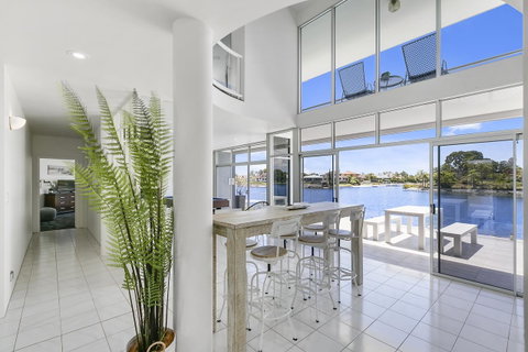 Havana Blue - Large 4 Bedroom Family Home - Surfers Paradise Gold Coast 9
