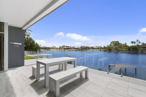 Havana Blue - Large 4 Bedroom Family Home - Surfers Paradise Gold Coast 1