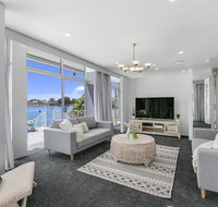 Havana Blue - Large 4 Bedroom Family Home - Surfers Paradise Gold Coast