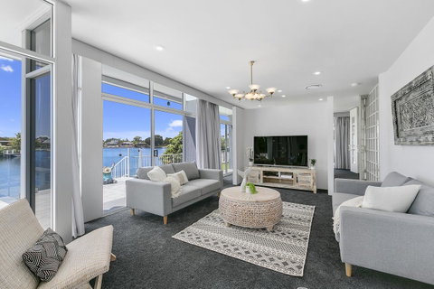 Havana Blue - Large 4 Bedroom Family Home - Surfers Paradise Gold Coast 0