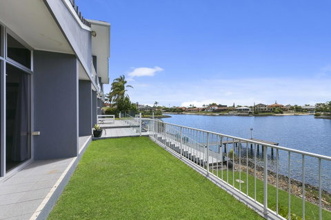 Havana Blue - Large 4 Bedroom Family Home - Surfers Paradise Gold Coast 18