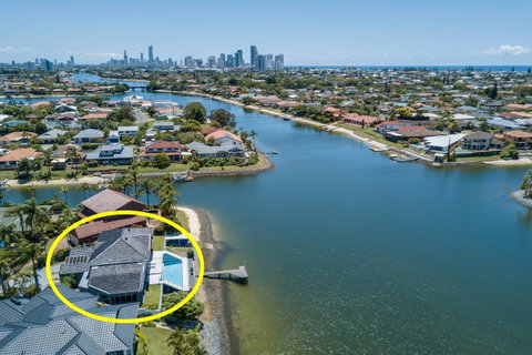 Havana Blue - Large 4 Bedroom Family Home - Surfers Paradise Gold Coast 8
