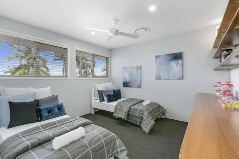 Havana Blue - Large 4 Bedroom Family Home - Surfers Paradise Gold Coast 17