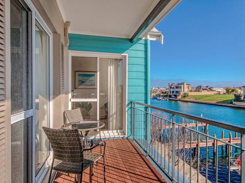 Waters Edge Apartment With Jetty - Surfers Paradise Gold Coast 0