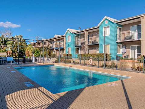 Waters Edge Apartment With Jetty - Surfers Paradise Gold Coast 1