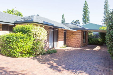 Wellington Parade 1/15a, Shelly Beach, Caloundra - Surfers Paradise Gold Coast 1