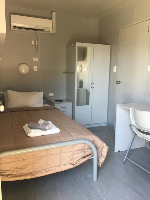 Wellshot Hotel - Surfers Paradise Gold Coast 1