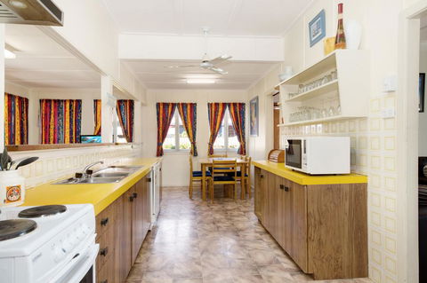 Wheelchair Friendly With Water Views - Welsby Pde, Bongaree - Surfers Paradise Gold Coast 2