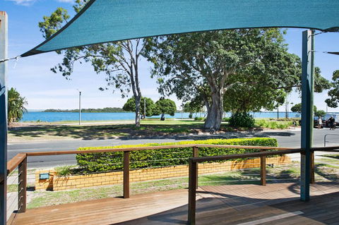 Wheelchair Friendly With Water Views - Welsby Pde, Bongaree - Surfers Paradise Gold Coast 3
