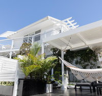 White Beach Cottage - Surfers Paradise Gold Coast