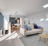 White Room Apartments - Surfers Paradise Gold Coast