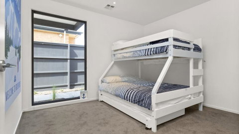 WHITEHAVEN - MORNINGTON - Surfers Paradise Gold Coast 3