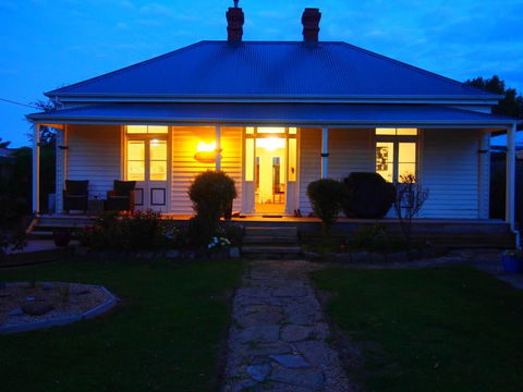 Windsor Cottage - Surfers Paradise Gold Coast 0