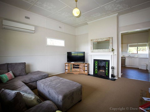 Wine Country Cottage Located Right At The Hunter Valley Gateway, Close To Everything - Surfers Paradise Gold Coast 1