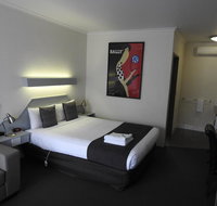 Wine Village Motor Inn - Surfers Paradise Gold Coast