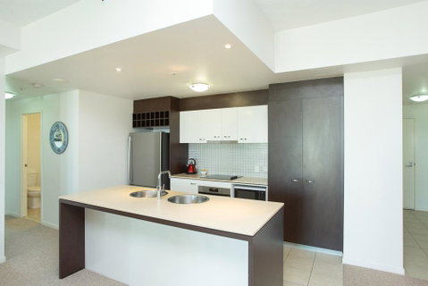 Wings Resort - Private Apartments - Surfers Paradise Gold Coast 3