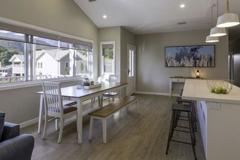 Winter Home - Our Place At Bright - Surfers Paradise Gold Coast 3