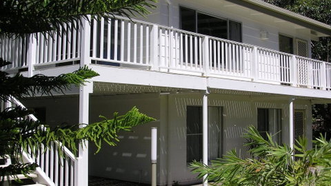 Wonky Pine Beach House, NARRWALLEE- 4 Bedroom - Surfers Paradise Gold Coast 0