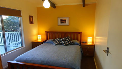 Wonky Pine Beach House, NARRWALLEE- 4 Bedroom - Surfers Paradise Gold Coast 3